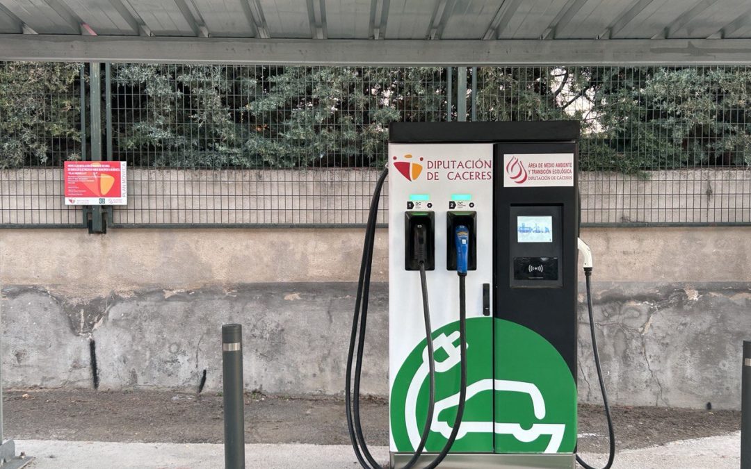 Ya están operativos 46 puntos de recarga de coches eléctricos de acceso público contemplados en la red de la Diputación de Cáceres
