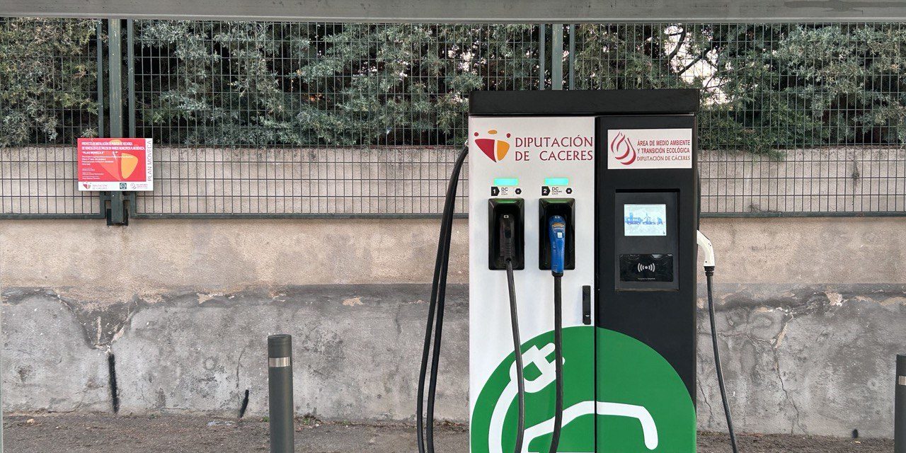 Ya están operativos 46 puntos de recarga de coches eléctricos de acceso público contemplados en la red de la Diputación de Cáceres