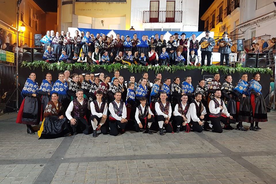 Nuestro traje típico y el Grupo de Coros y Danzas de Torrejoncillo en el V Seminario de Folklore “Saber Popular” en Olivenza