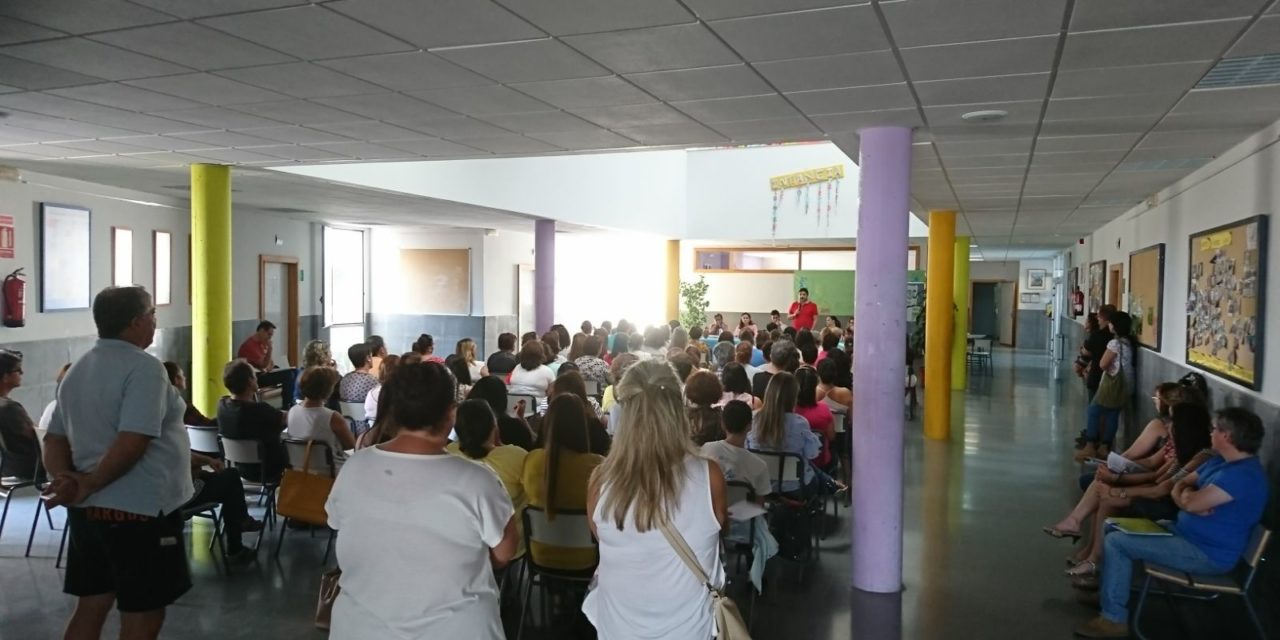Un centenar de madres y padres asistieron a la reunión de inicio de curso del IESO Vía Dalmacia