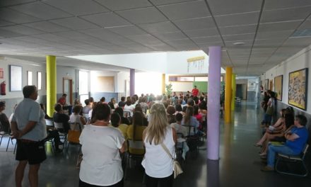 Un centenar de madres y padres asistieron a la reunión de inicio de curso del IESO Vía Dalmacia