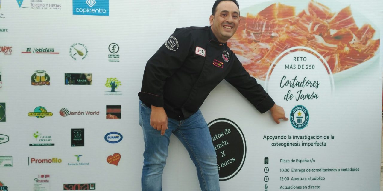 Conseguido el 2º record Guinnes a la mayor concentración mundial de cortadores de jamón.