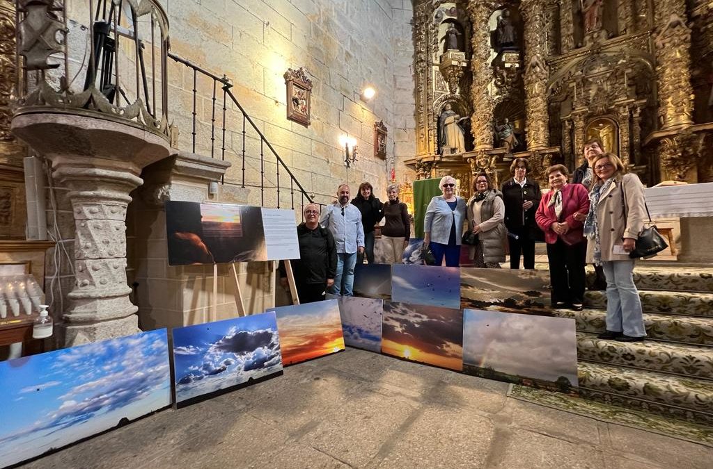 La ventana de carmen se convierte en testimonio en la Parroquia de San Andrés Apóstol de Torrejoncillo