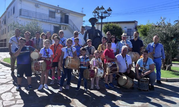 El tamboril y la gaita se hacen oír en la clausura de las dos primeras escuelas de tamborileros impulsadas por Diputación de Cáceres y la Federación de Folklore