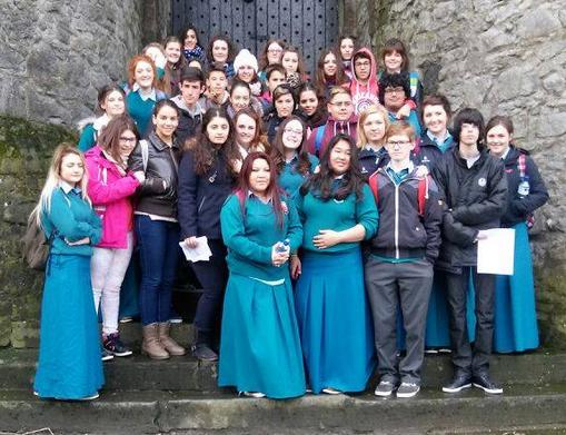 Visita Irlandesa a Torrejoncillo y el Ieso Vía Dalmacia hizo lo mismo a su país.