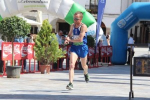 Roberto Martín gana en los 10 km y Juan Luis Cirujano finaliza cuarto en la VII Media Maratón de Cáceres