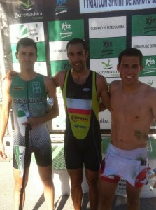 Víctor Sánchez (2º), Kiko Lázaro (1º) y David Pascual (3º) completaron el podio - FEXTRI