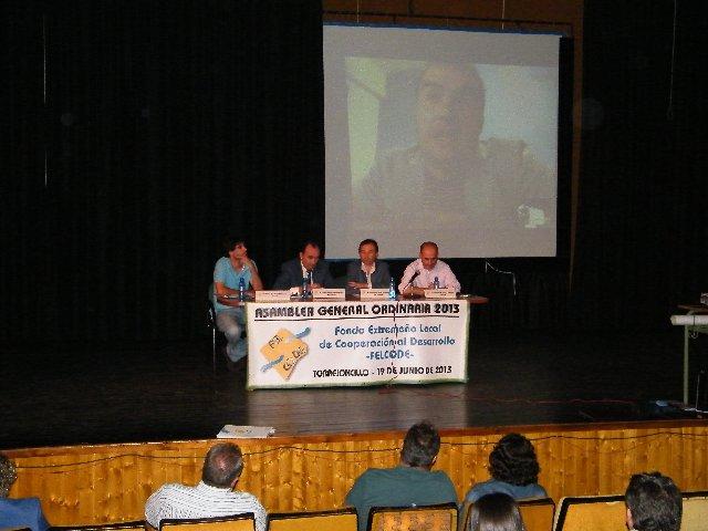 Laureano León destaca en Torrejoncillo el valor del programa de voluntarios expertos de Felcode