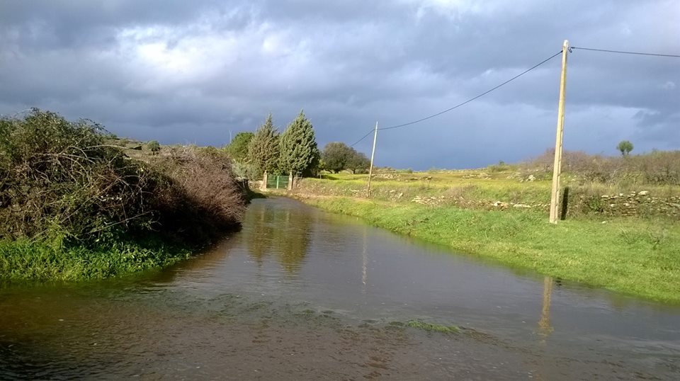 Se derrumba parte de una casa debido a las lluvias de estos días