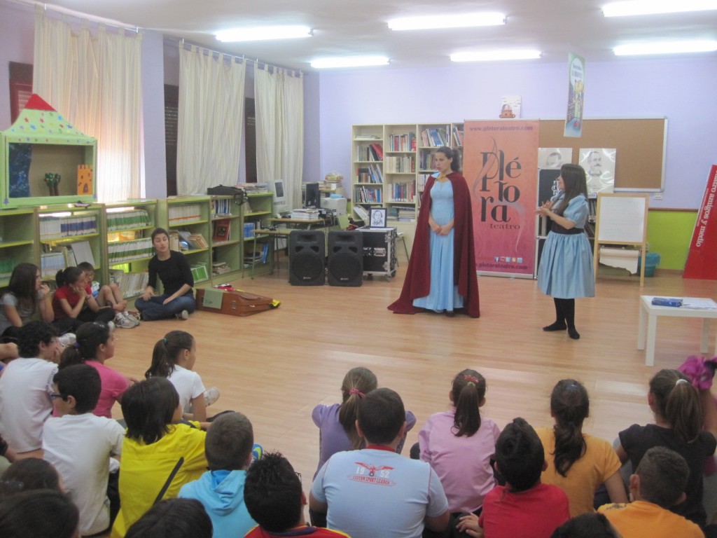 El grupo Plétora Teatro celebró un cuentacuentos - CEIP BATALLA DE PAVÍA