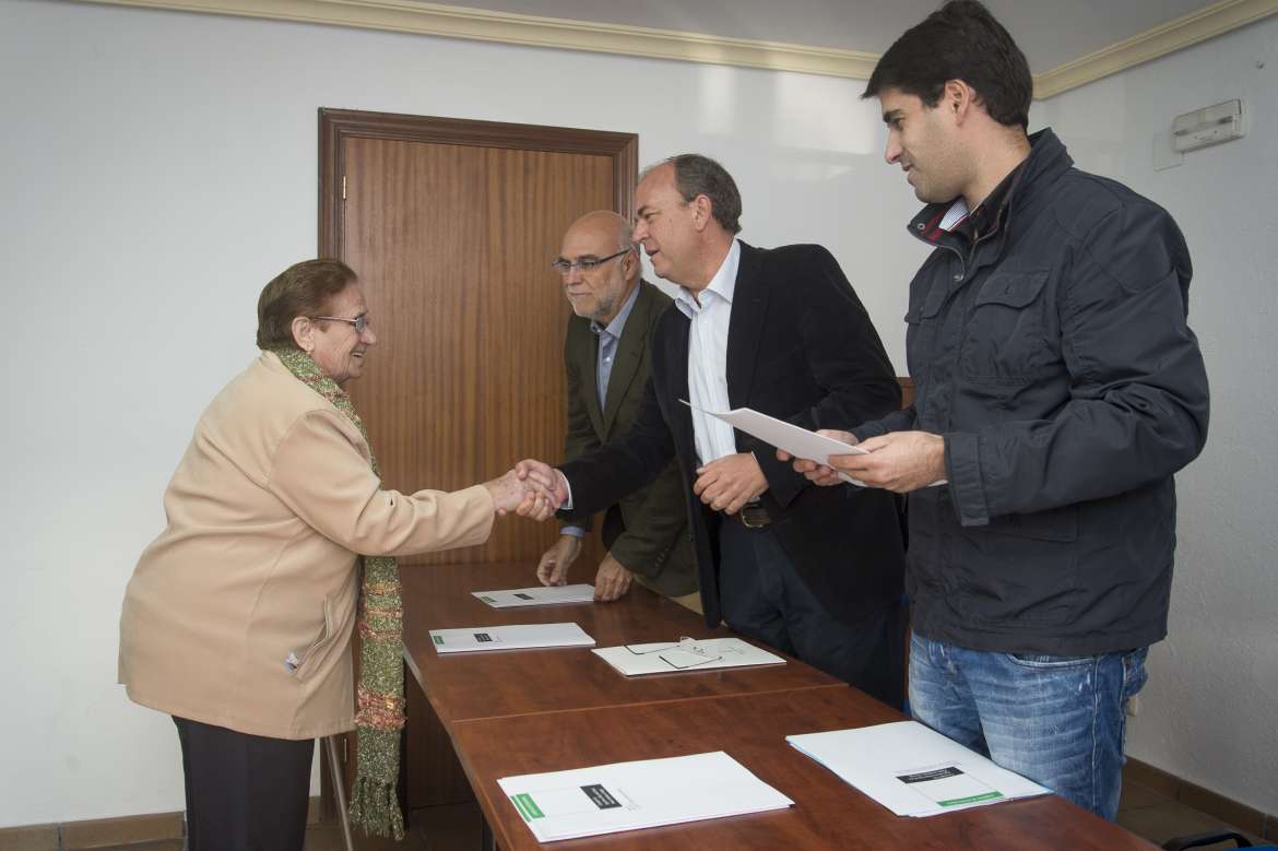 José Antonio Monago entrega 28 huertos en Valdencín