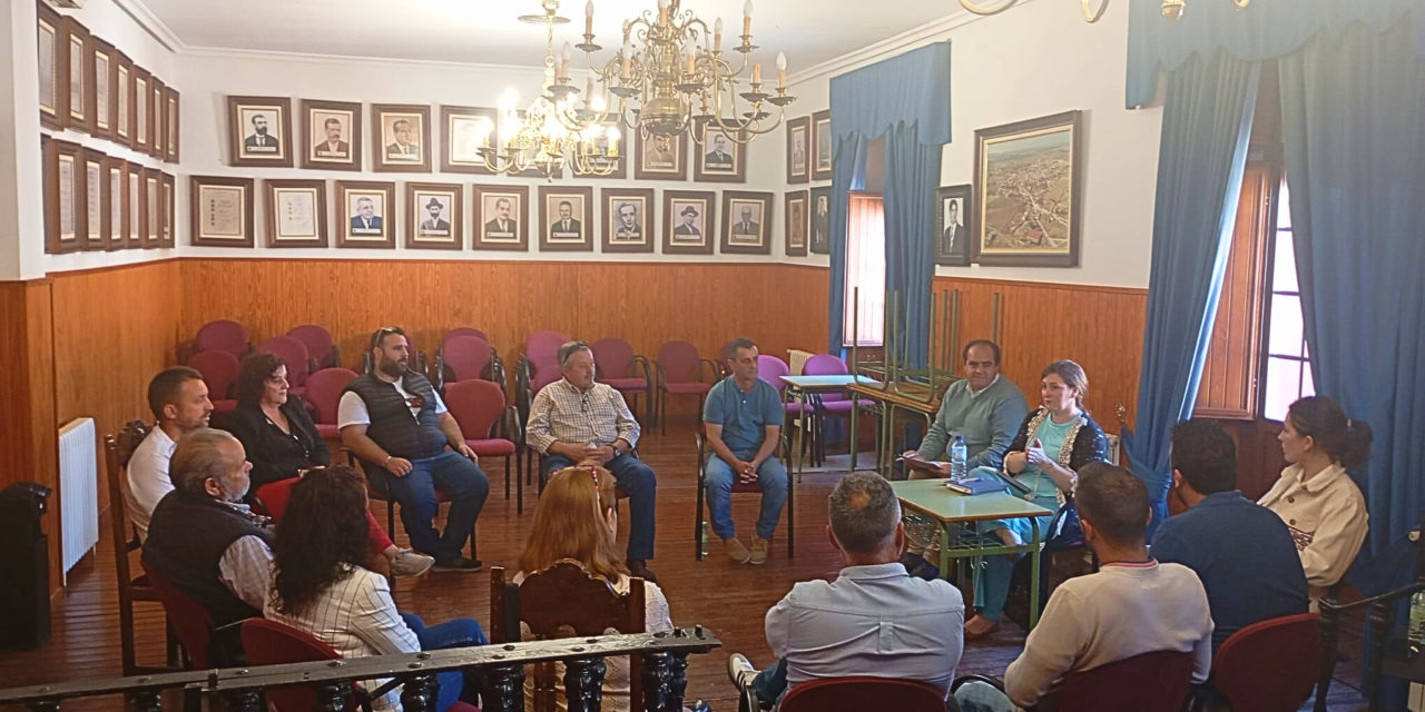 La Diputación de Cáceres refuerza su compromiso con los ayuntamientos en materia de vivienda y lucha contra el despoblamiento desde Torrejoncillo