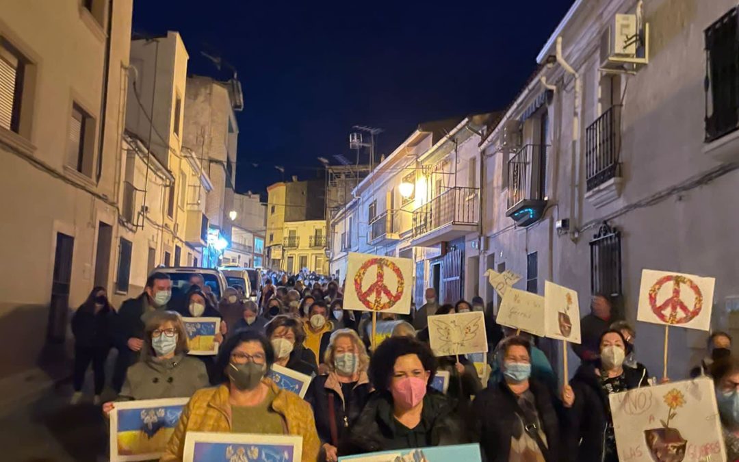 TORREJONCILLO RECLAMA “PAZ” Y GRITA “NO MÁS GUERRAS”
