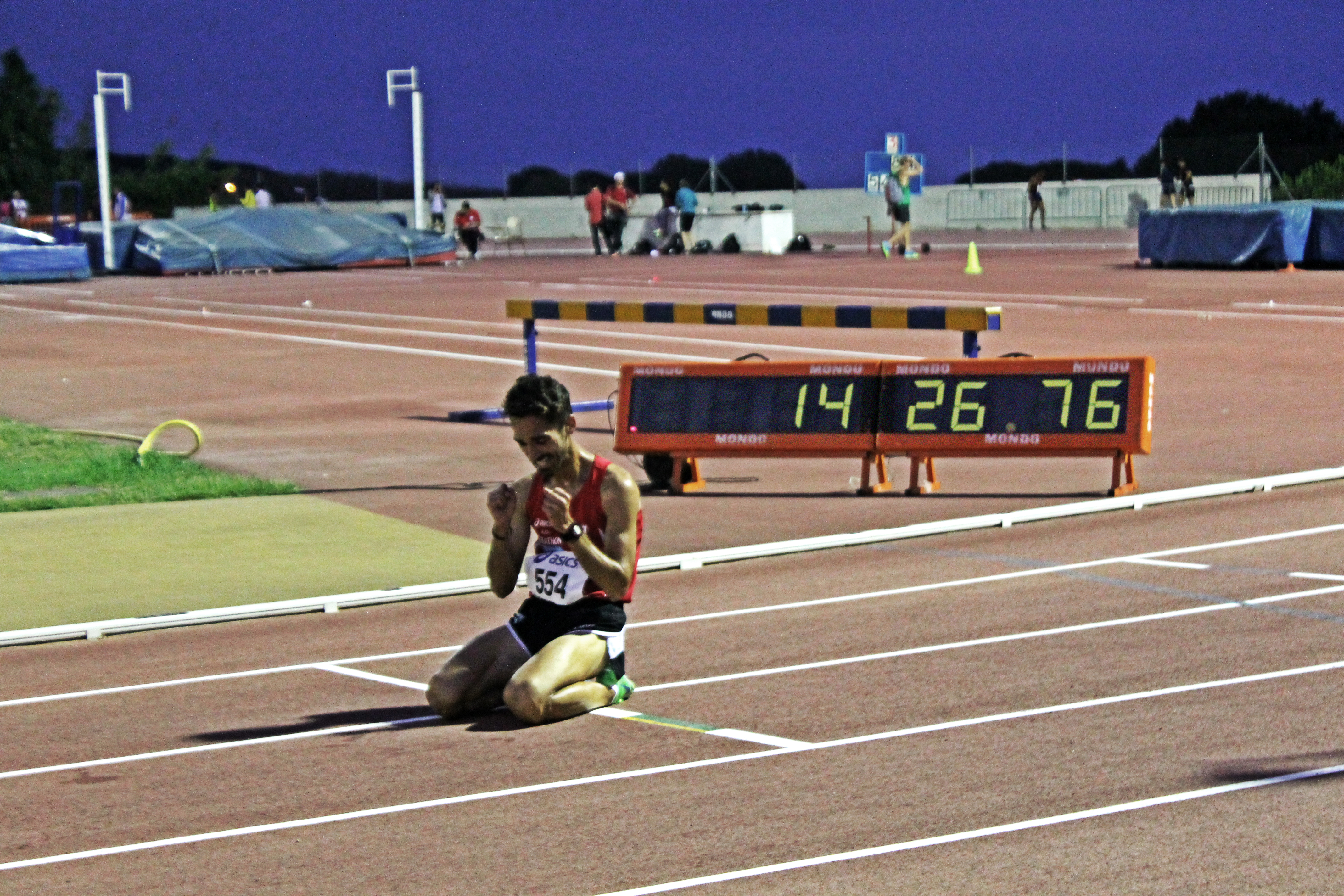 Mario Mirabel vuela a Bélgica para participar en un meeting en la prueba de 5000 m.l.