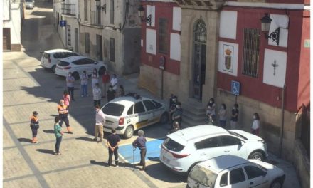 Minuto de silencio en Torrejoncillo