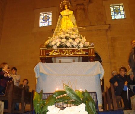 59 jinetes participaban en la ofrenda floral a María Inmaculada  en Torrejoncillo