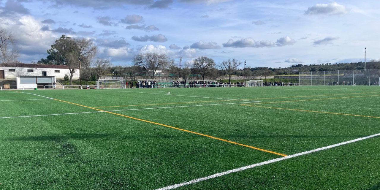 Torrejoncillo estrena campo de fútbol de césped artificial de la mano de la Diputación Provincial de Cáceres