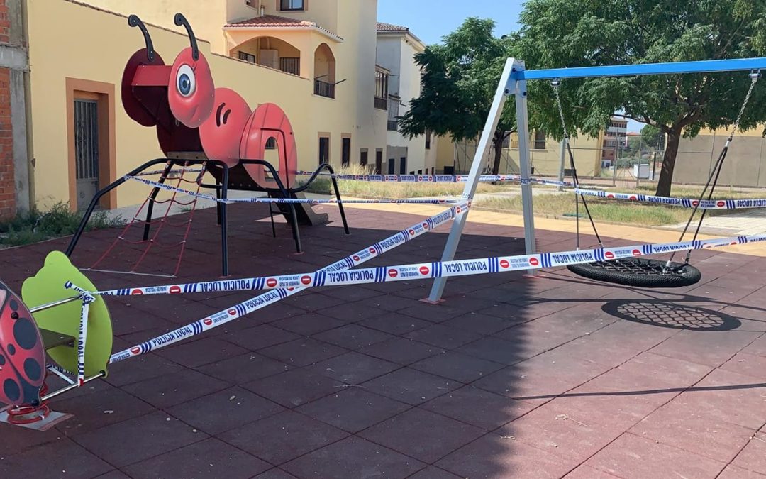 PROHIBICIÓN DE USO DE LOS PARQUES INFANTILES
