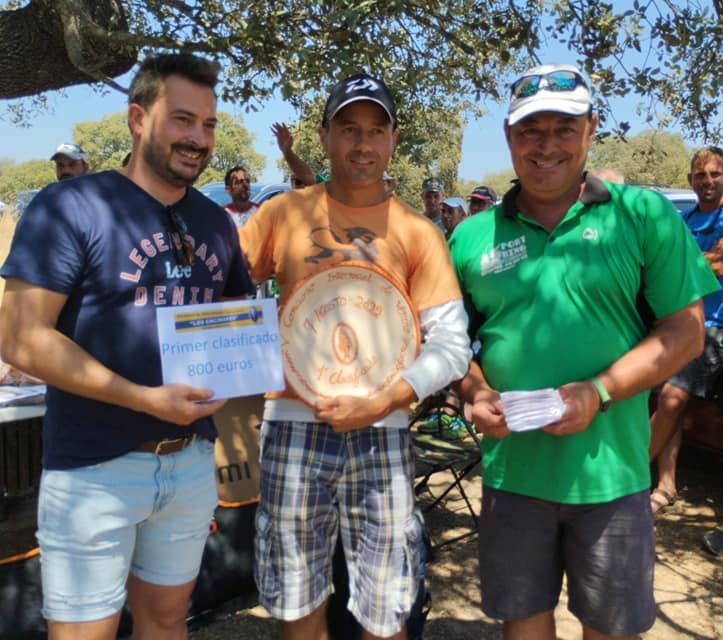 Mario Cabezas gana el V Concurso de Pesca de las fiestas de agosto