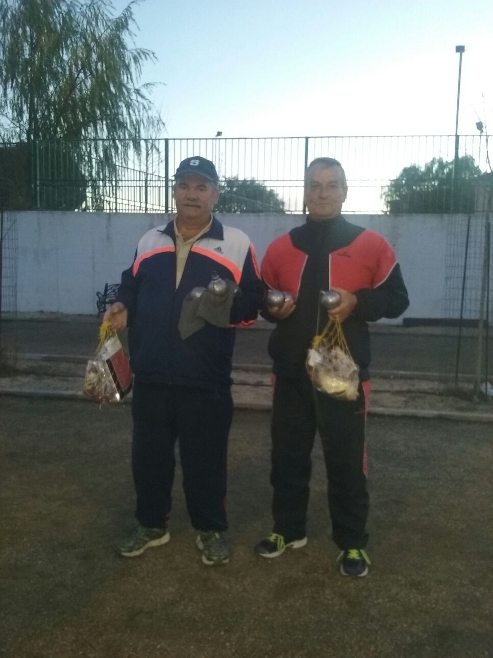 Petanquistas de Torrejoncillo, Valdencín y Holguera participan en el torneo navideño 2016.