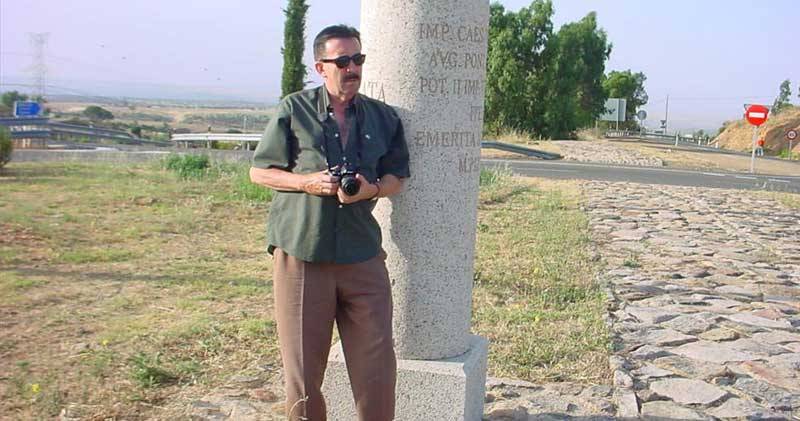 Salvador Calvo: «Escribir es un vano intento de transformar lo efímero en perdurable; pero algo se consigue»