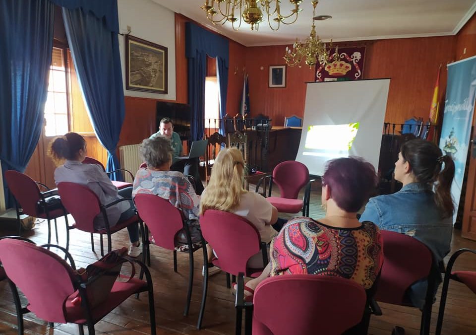 FORMACIÓN SOBRE ATENCIÓN CENTRADA EN LA PERSONA CON TRABAJADORAS DEL  CENTRO DE DÍA «MARÍA LIBERTAD»