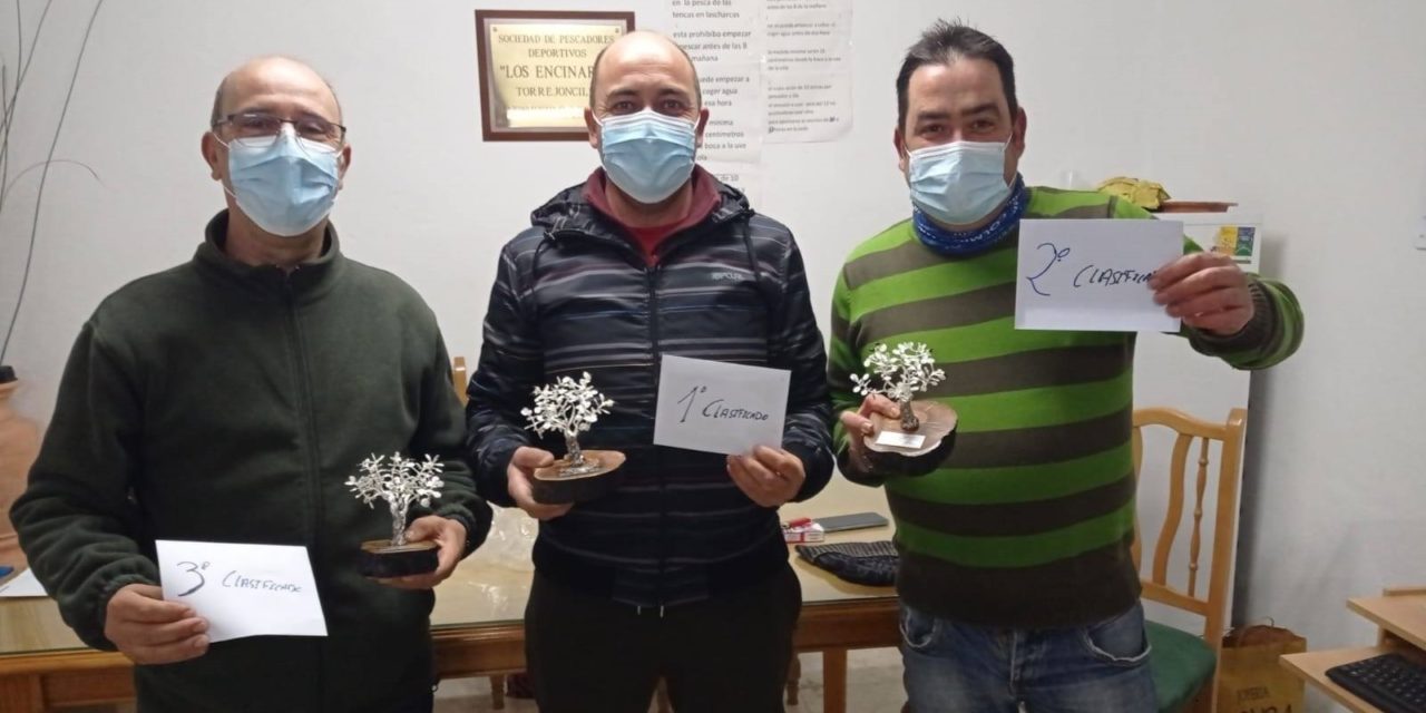 Entrega de premios a los tres primeros clasificados de la temporada 2020.