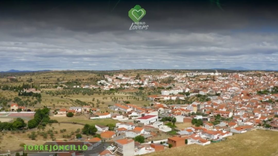 Ultimo día para votar a Torrejoncillo en Pueblos Lovers