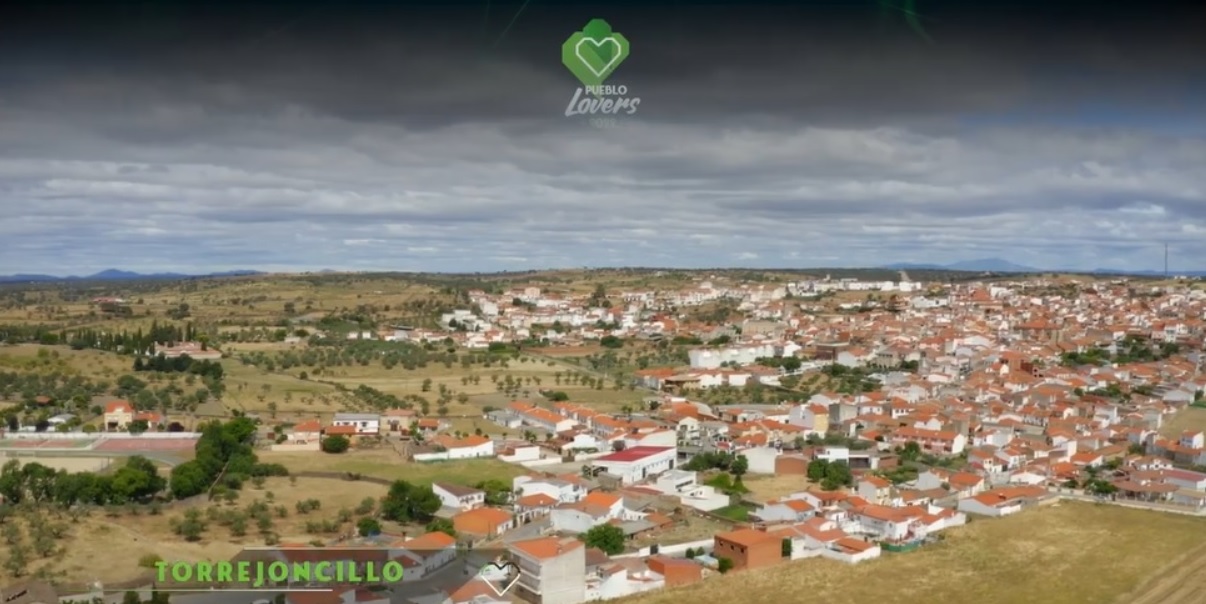 Ultimo día para votar a Torrejoncillo en Pueblos Lovers