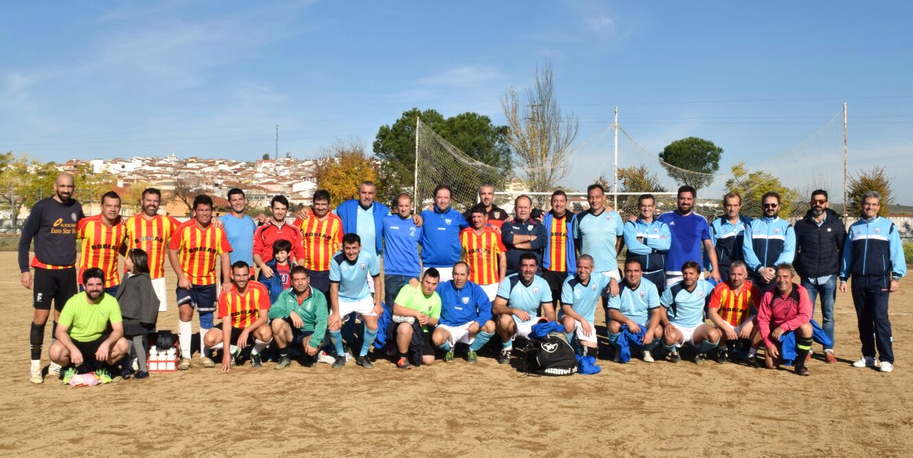 Los veteranos torrejoncillanos vencieron en el Trofeo la Encamisá de Fútbol