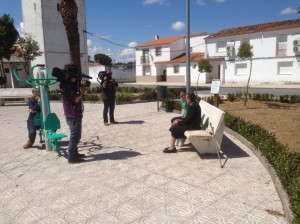 Momento de la grabación del reportaje en la Plaza de Valdencín - REYES MARTÍN