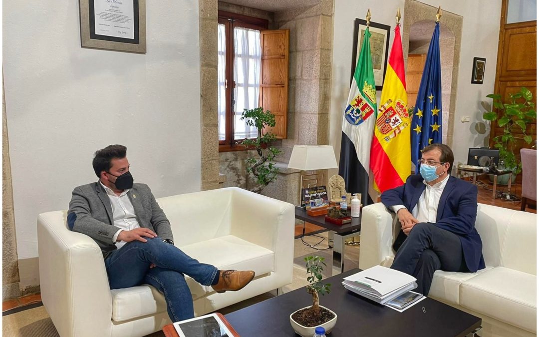 Ayer se reunió el Alcalde con el Presidente de la Junta de Extremadura  Guillermo Fernández Vara  .