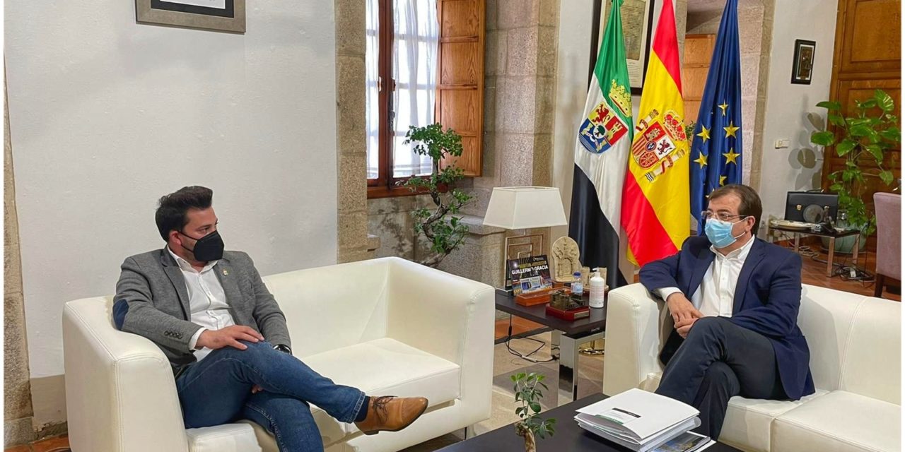 Ayer se reunió el Alcalde con el Presidente de la Junta de Extremadura  Guillermo Fernández Vara  .