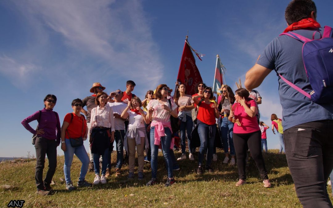 Repique de campanas, las cruces parten hacia la dehesa torrejoncillana