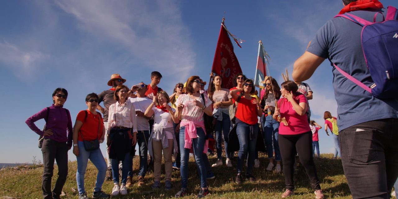 Repique de campanas, las cruces parten hacia la dehesa torrejoncillana