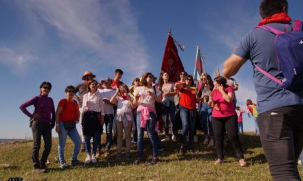 Repique de campanas, las cruces parten hacia la dehesa torrejoncillana