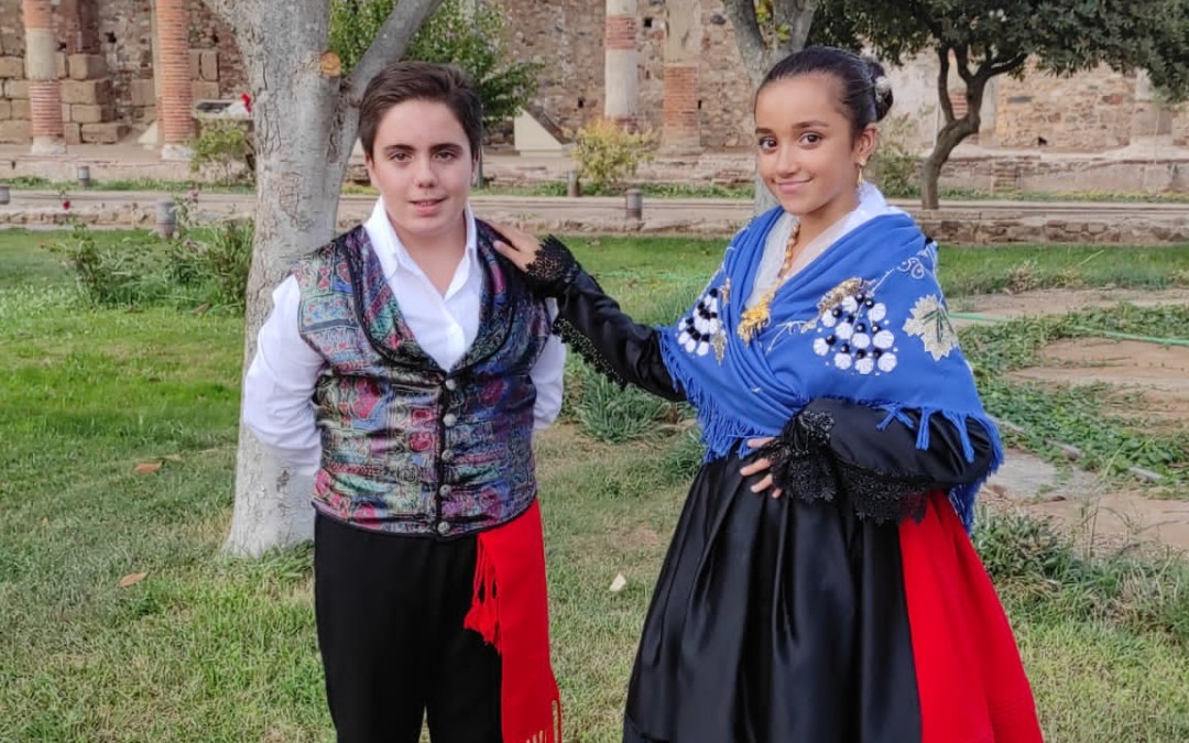 Torrejoncillanos y el Pañuelo del Gajo en la Medalla de Extremadura