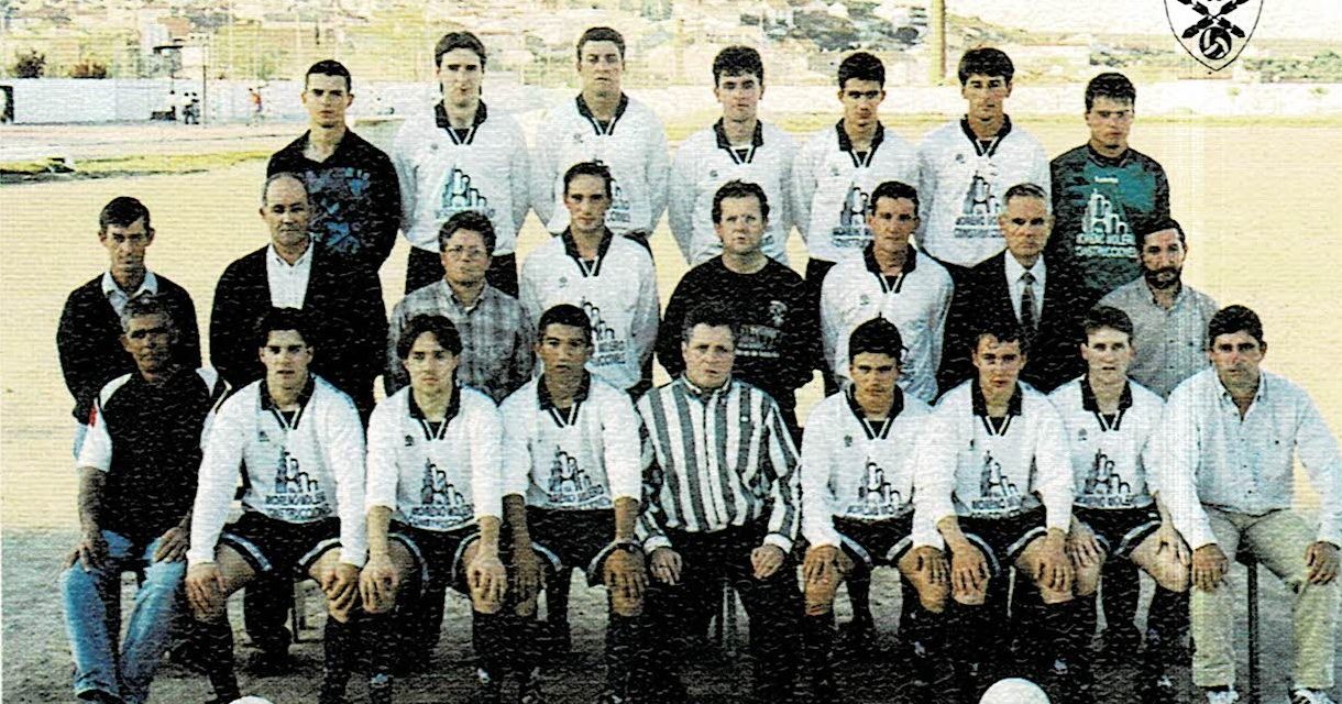 La plantilla del San Andrés que ascendió a Preferente esta con el AD Torrejoncillo