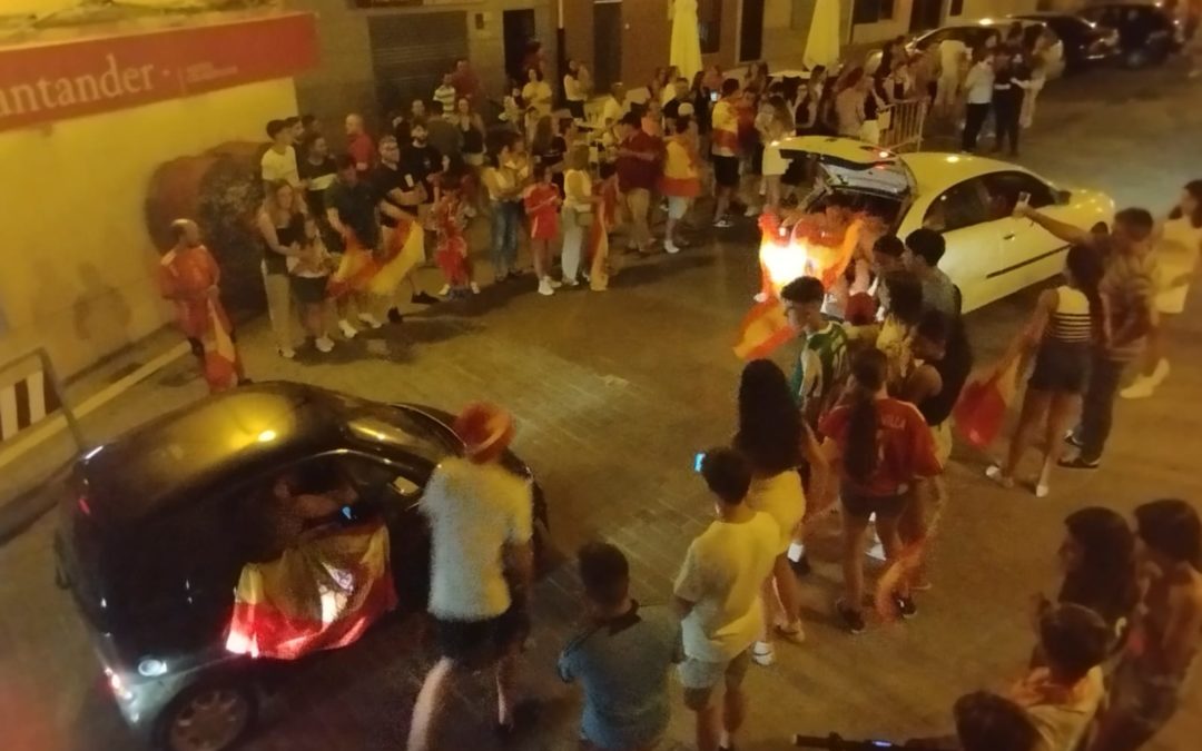 7 de 7 Torrejoncillo celebra la Eurocopa