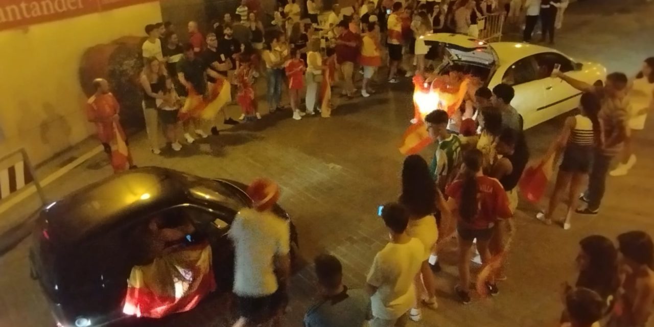 7 de 7 Torrejoncillo celebra la Eurocopa