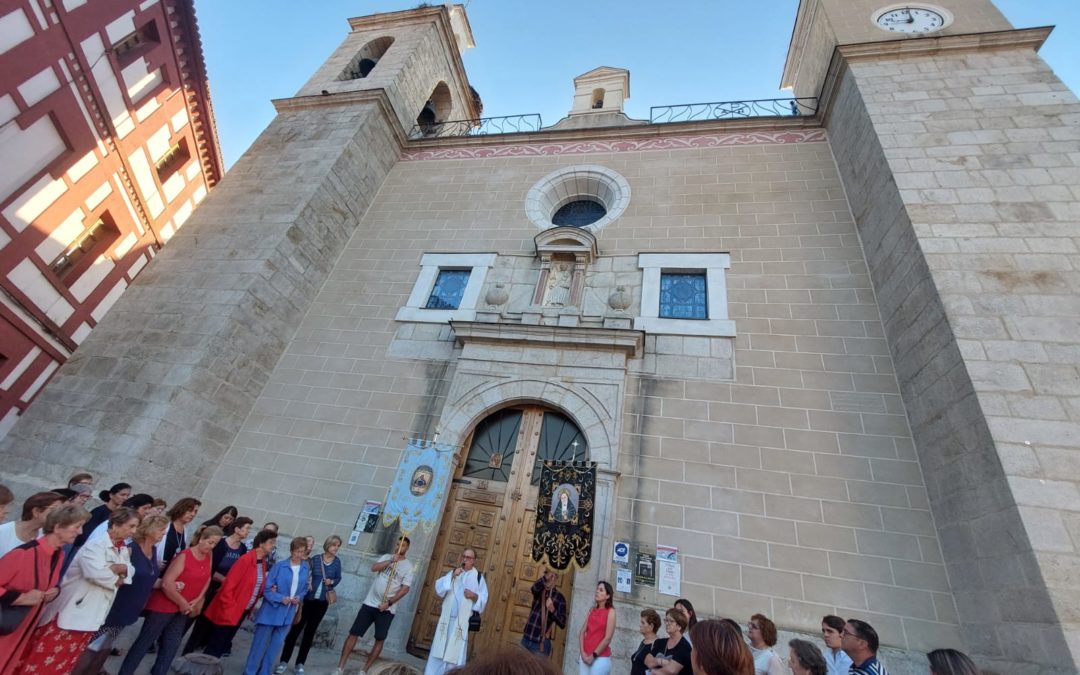 TODO EL AÑO CON MARÍA. TODO EL AÑO PALADINES DE LA ENCAMISÁ