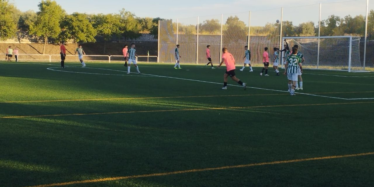 El AD Torrejoncillo intenta afianzar la segunda plaza a tres jornadas de la terminación de Liga