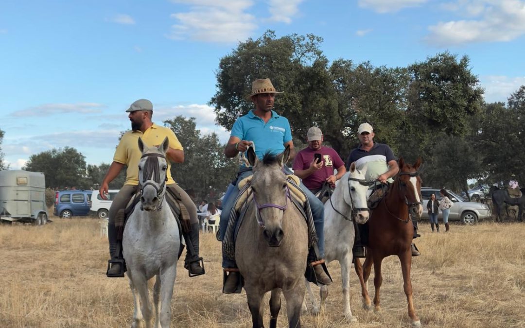 Los Torrejoncillanos visitan Guadalupe a caballo