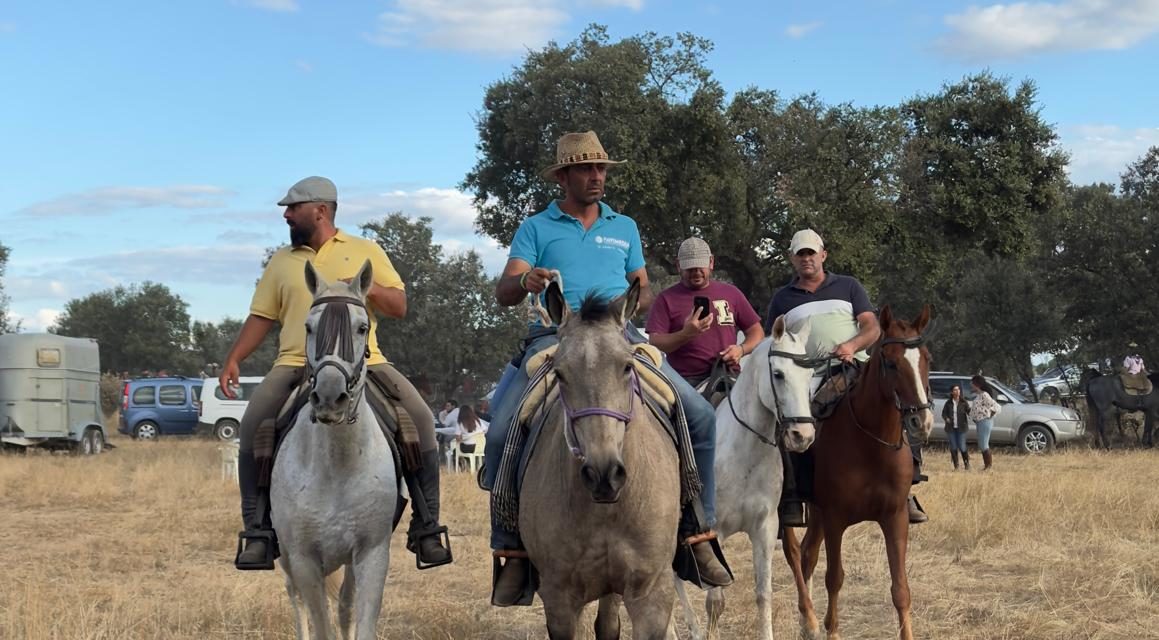 Los Torrejoncillanos visitan Guadalupe a caballo