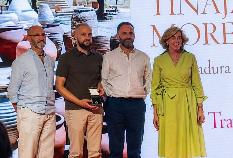 Tinajas Moreno León premiados en la V edición de los Premios Maestro Artesano Círculo Fortuny