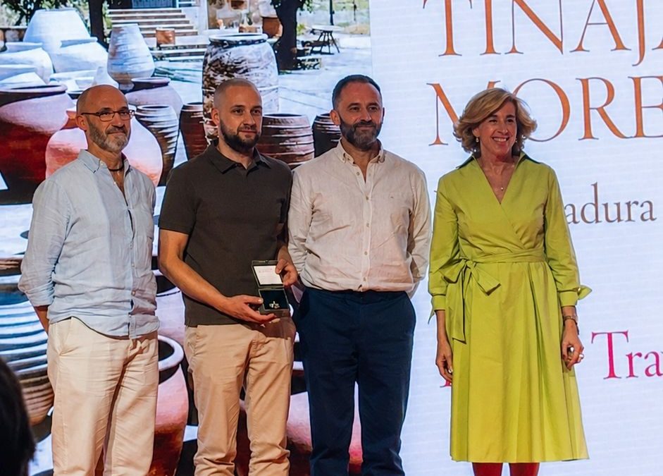 Tinajas Moreno León premiados en la V edición de los Premios Maestro Artesano Círculo Fortuny