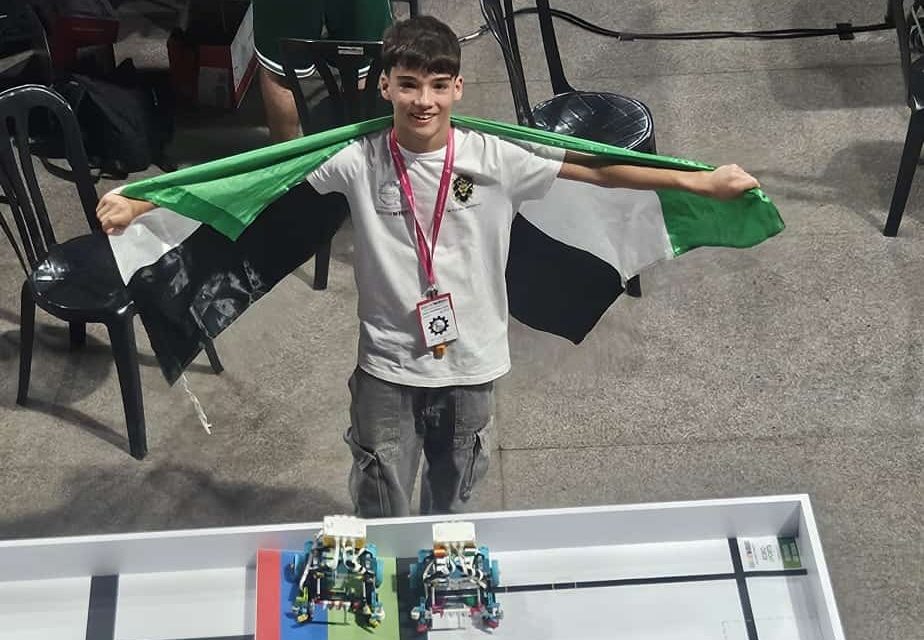 José Rafael Santibañez se clasifica para el Campeonato del Mundo de Robótica