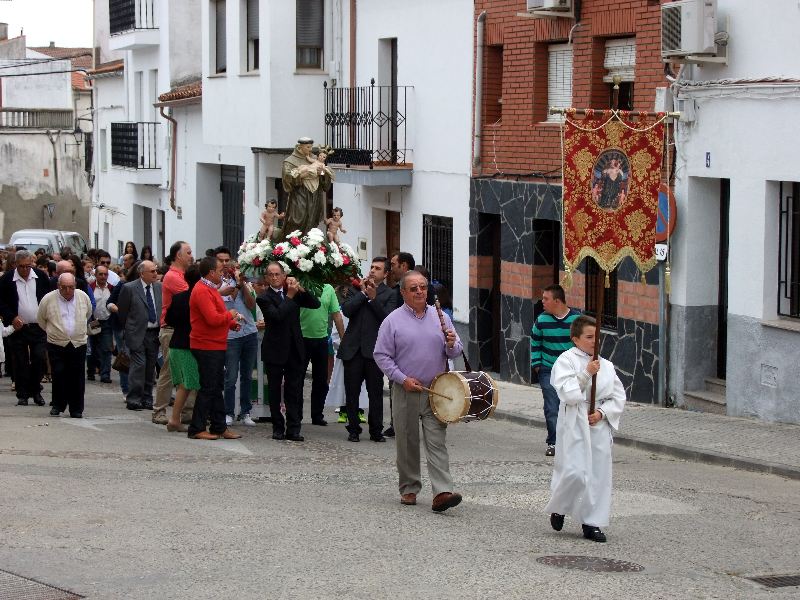 Procesiones, verbena y juegos regocijaron a San Antonio