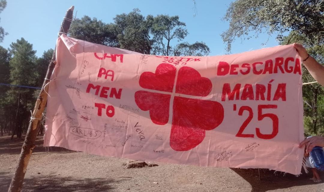 El arciprestazgo de caritas visita el campamento que ha organizado en Descargamaría.