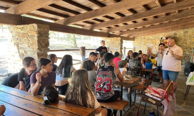 La maleta solidaria recorre el arciprestazgo de Cáritas de Coria